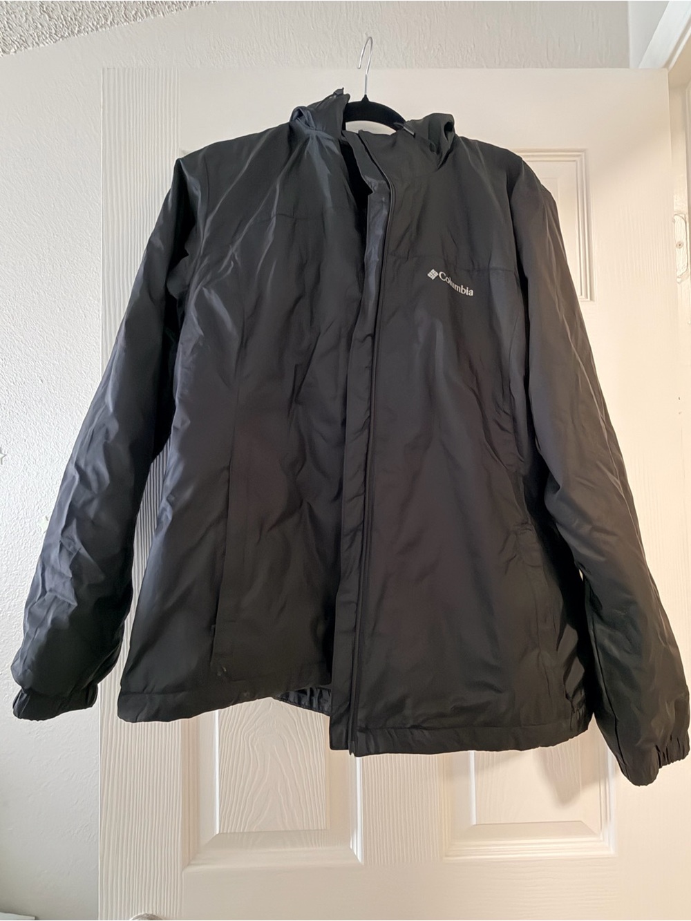 Columbia women’s Black Hooded Insulated Jacket